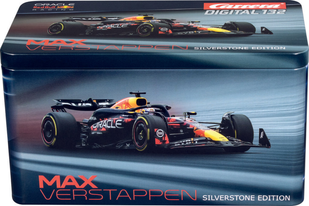 DIGITAL 1:32 – Oracle Red Bull Racing RB20 Max Verstappen No. 1 – Silverstone 2024 SE w/ 3 Figures