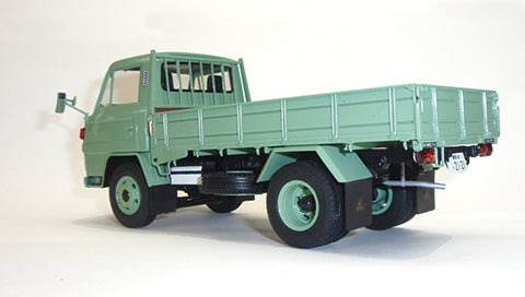 1/32 Mitsubishi Fuso Canter T200 1975