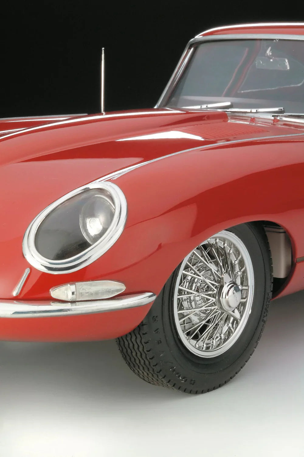 1:8 Jaguar E-Type