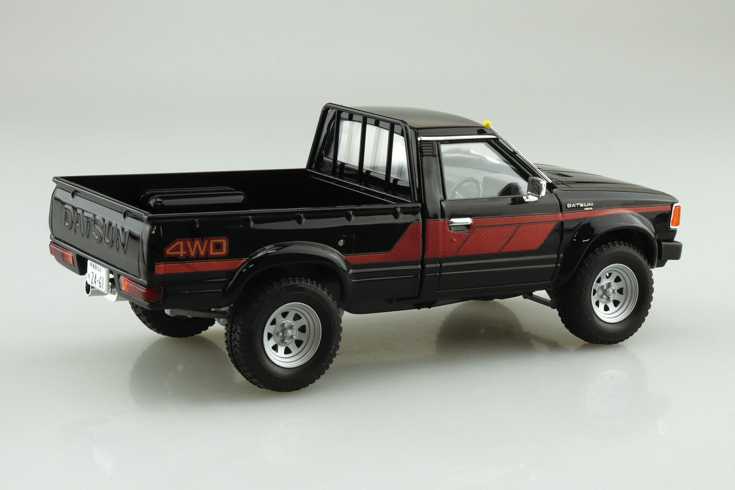 1/24 Tuned Car 720 Datsun Truck Lift Up Custom'82(Nissan)