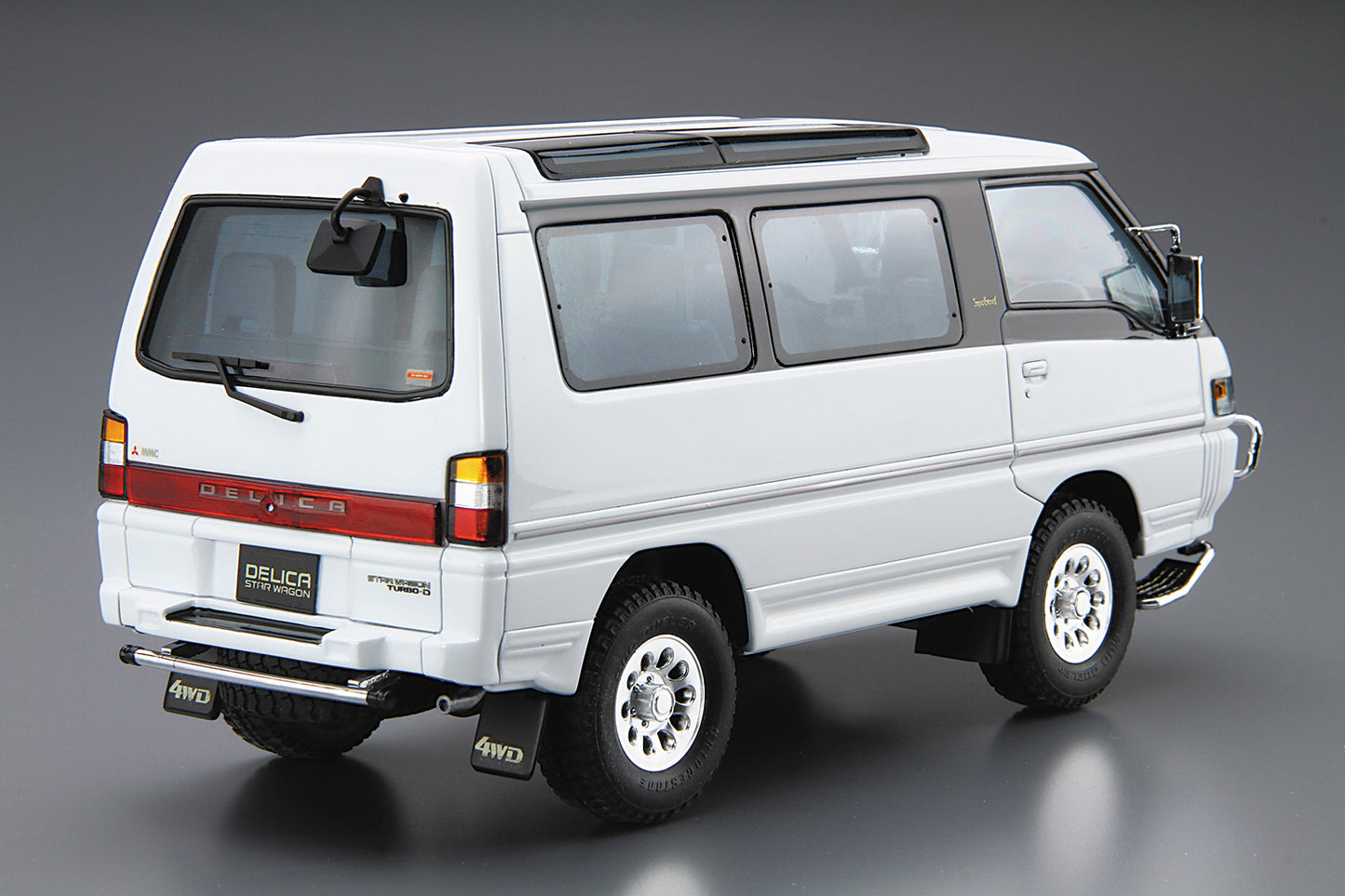 1/24 Mitsubishi P35W Delica Star Wagon '91 Stock