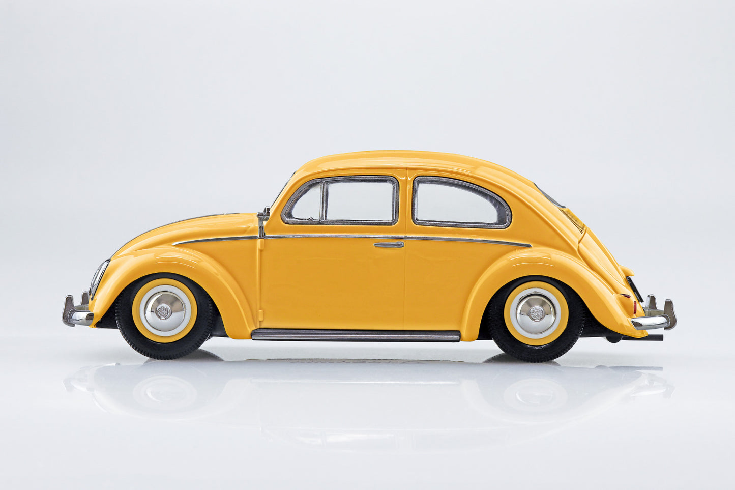 1/32 SNAP KIT Volkswagen Beetle (Postal Yellow)