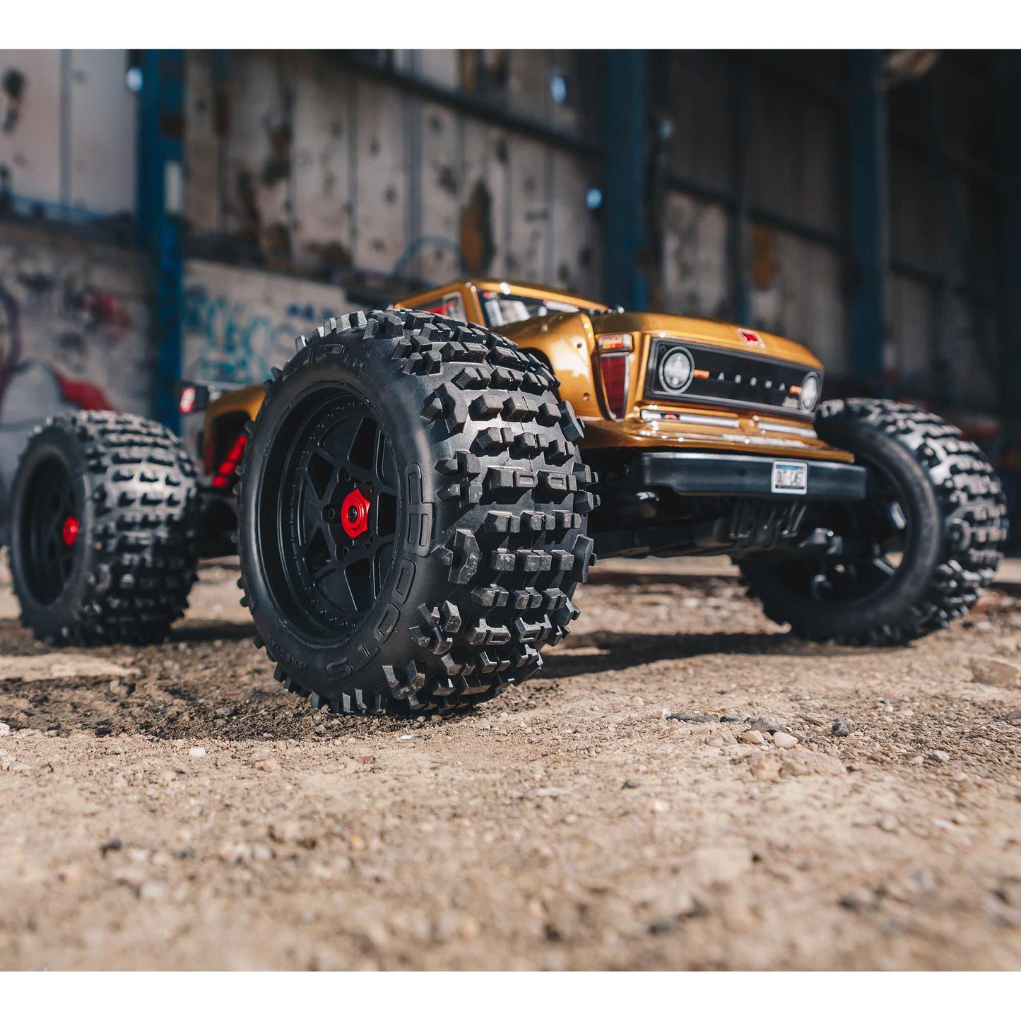 1/10 OUTCAST 4X4 4S V2 BLX Stunt Truck RTR, Bronze