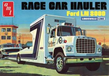 AMT1316 — 1/25 Ford LN8000 Race Car Hauler