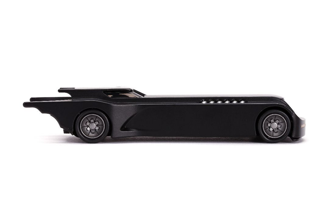Jada 1/32 Animated Series Batmobile w/Batman