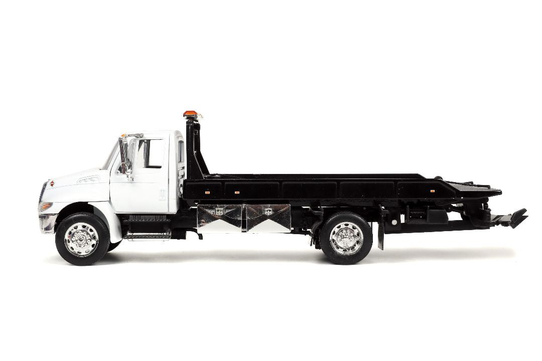 1/24 International Flat Bed Truck - Glossy White