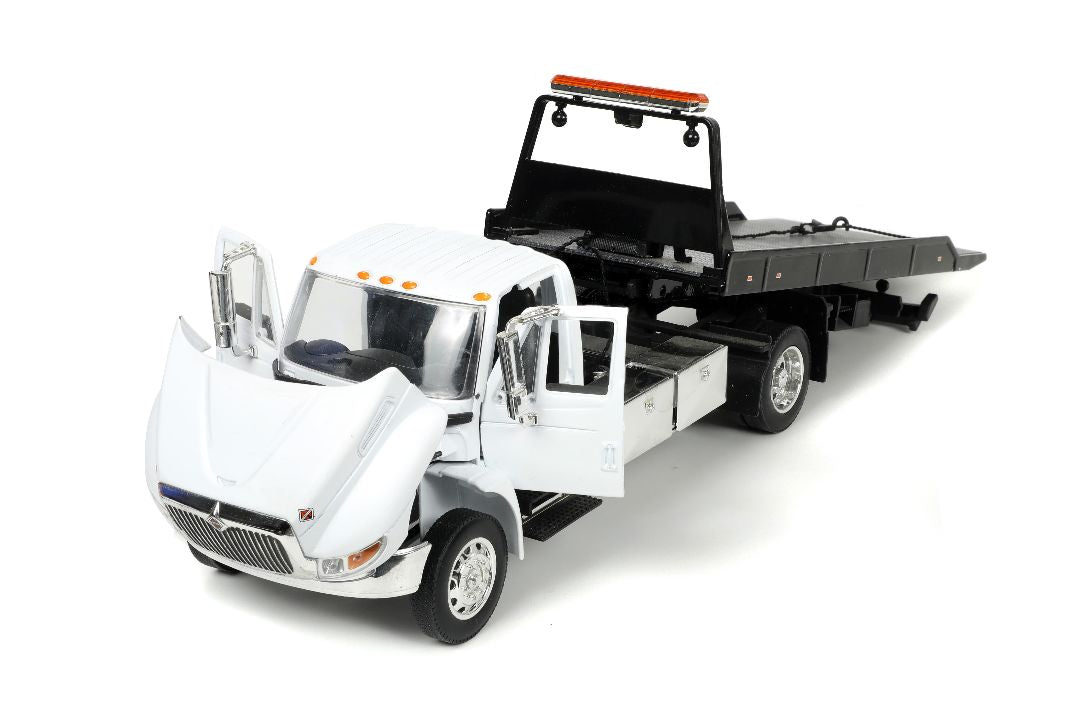 1/24 International Flat Bed Truck - Glossy White