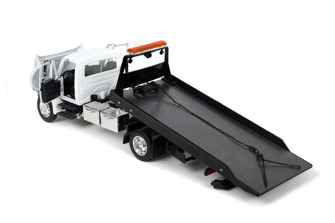 1/24 International Flat Bed Truck - Glossy White