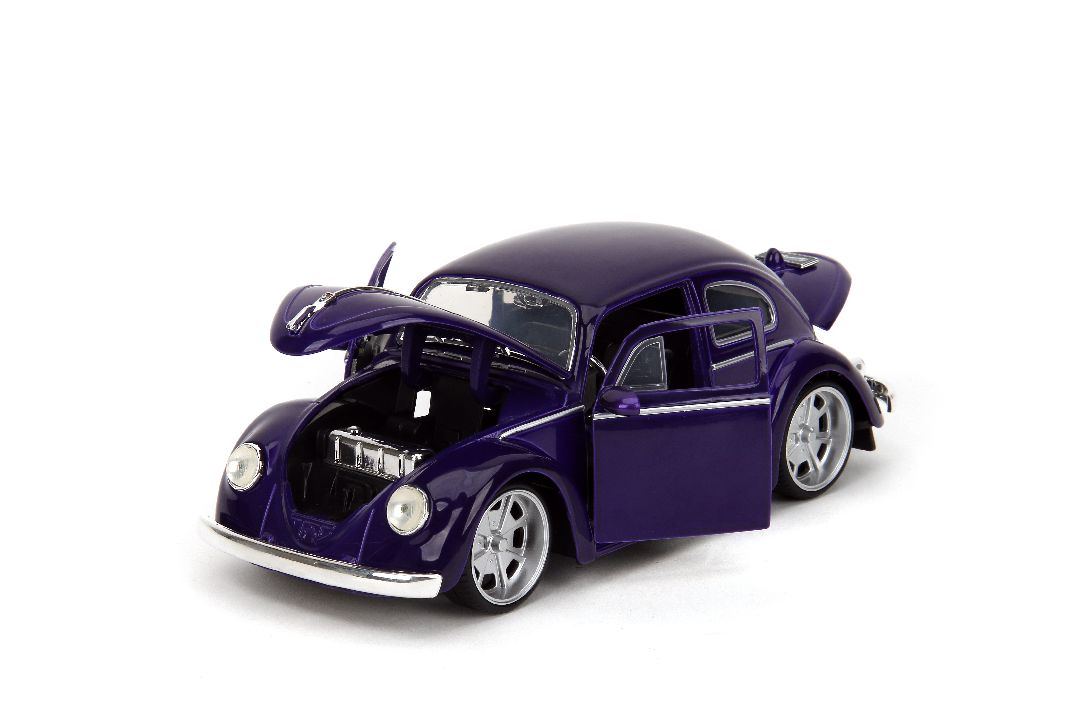 1/24 "Hollywood Rides" 1959 VW Beetle w/ Wednesday Addams