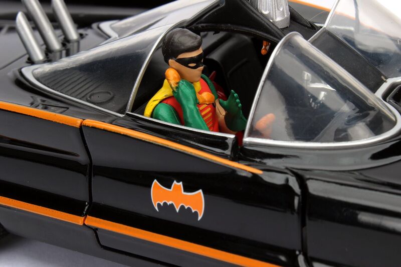 1/24 "Batman Classic TV Series" Batmobile w/ figures 1966