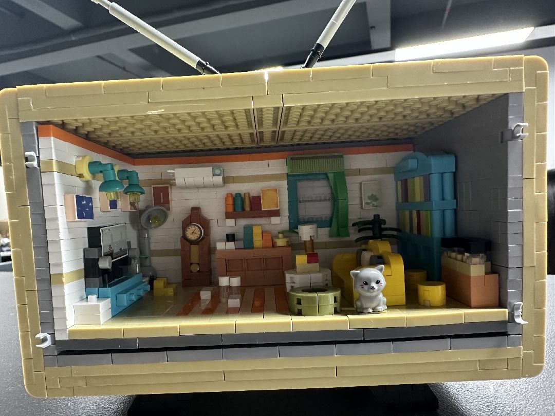 Old-fashioned TV Building Kit