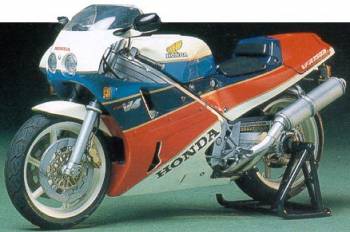 TAM14057 — 1/12 Honda VFR750R