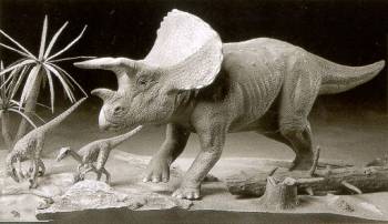 TAM60104 — 1/35 Triceratops Diorama