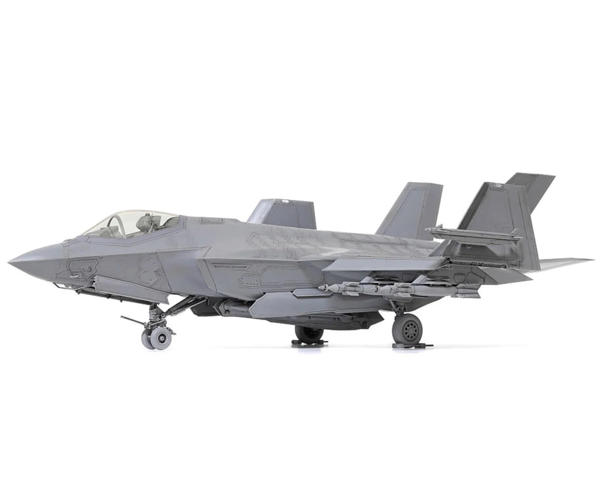 1/48 Lockheed Martin F-35 C Lightning II Plastic Model Kit