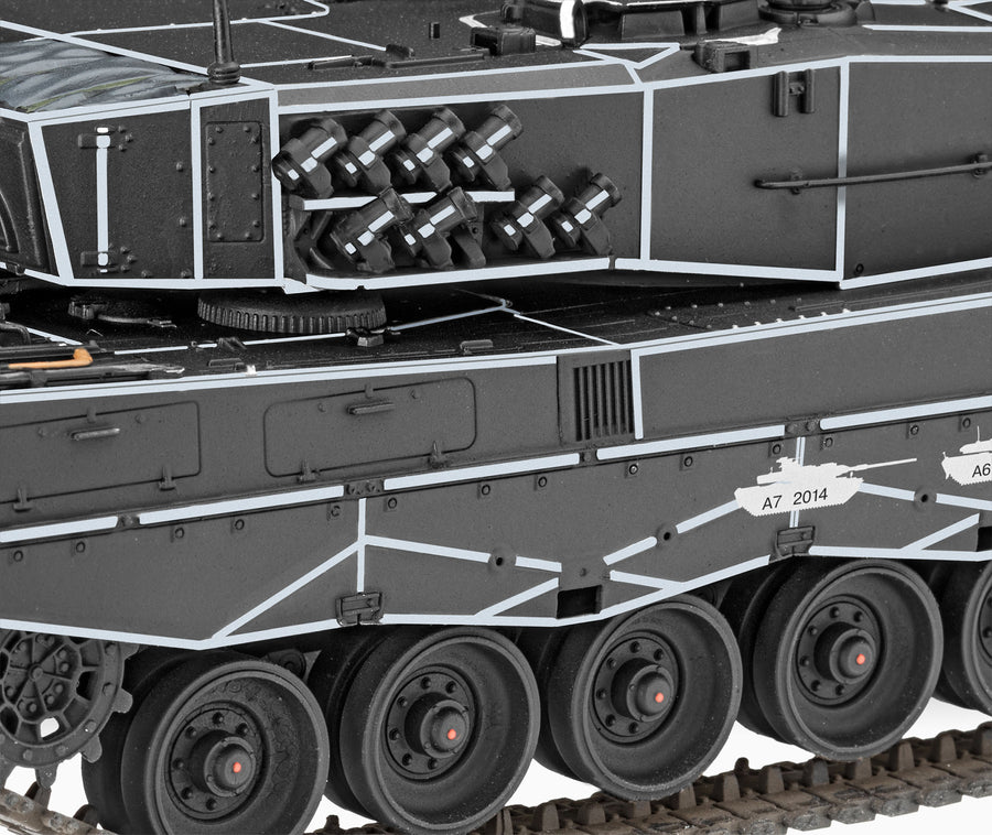 1/35 Leopard 2A4 - Special Decoration 40th Anniversay