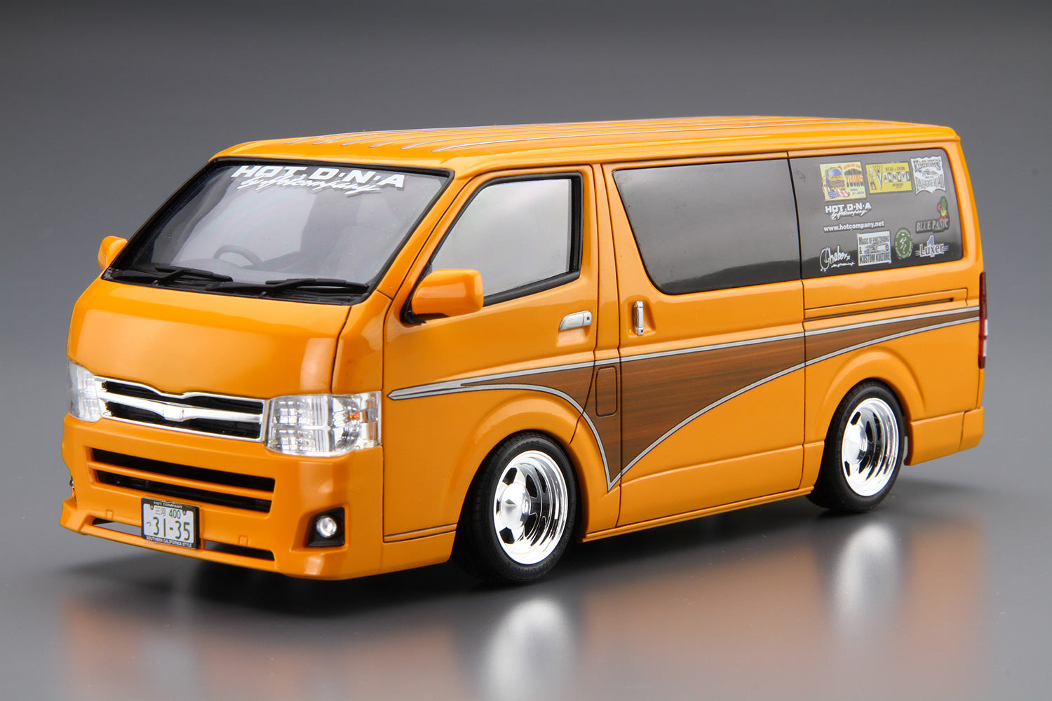 Aoshima 1/24 Hot Company TRH200V Hiace 12 (Toyota) – Chris's House