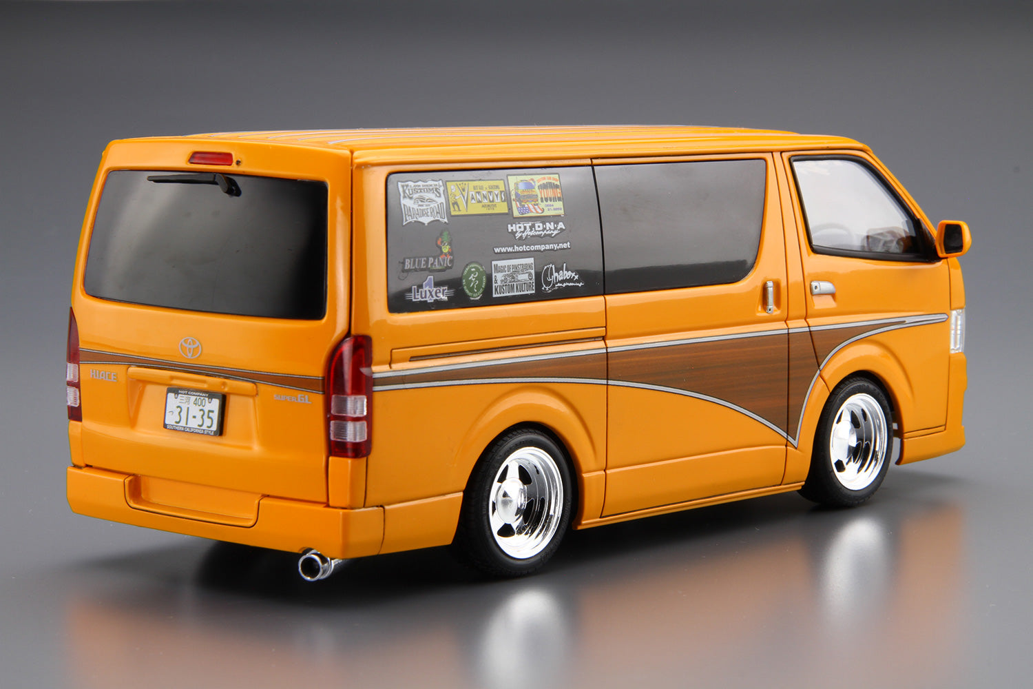 Aoshima 1/24 Hot Company TRH200V Hiace 12 (Toyota) – Chris's House