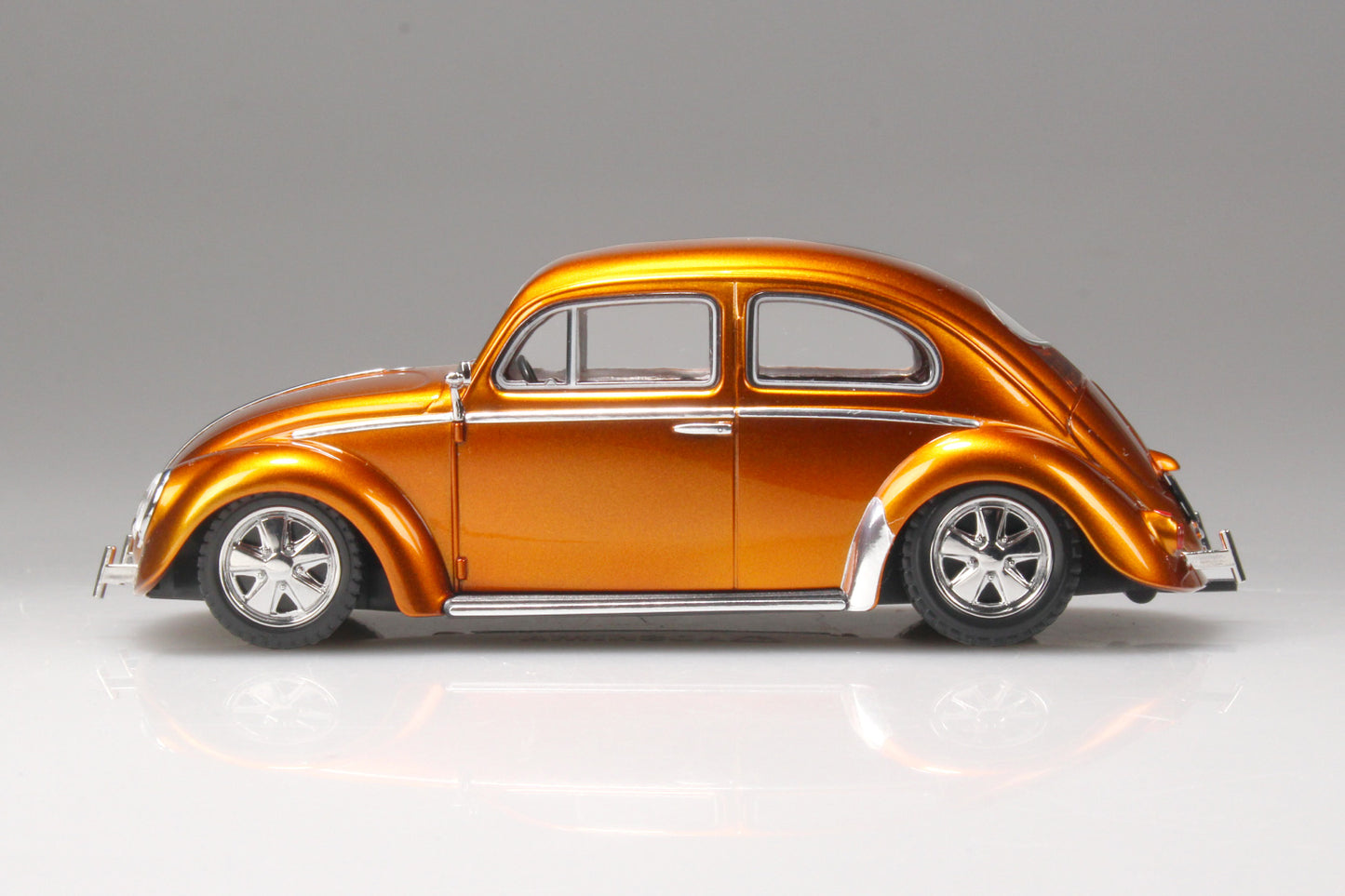 1/32 SNAP KIT Volkswagen Beetle (Metallic Orange)