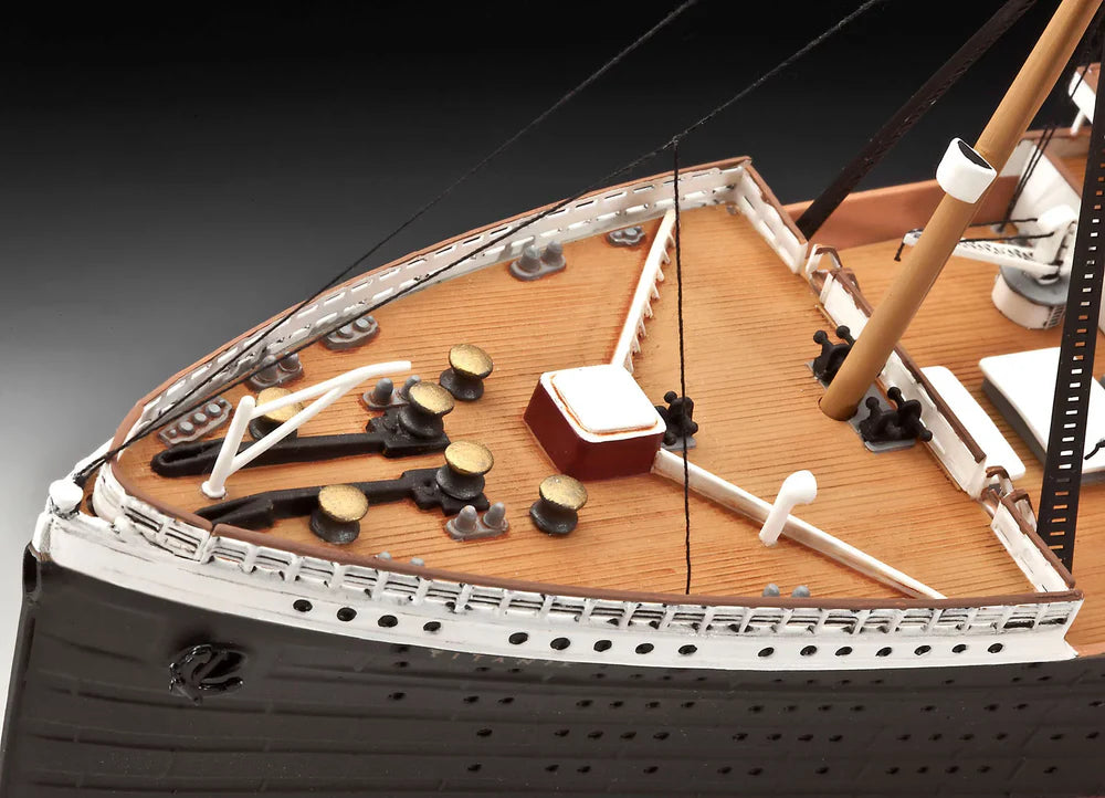 1:400 R.M.S. Titanic 100th Anniversary Gift Set