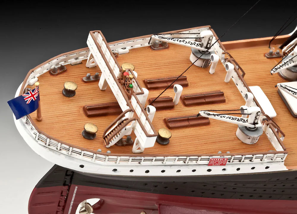 1:400 R.M.S. Titanic 100th Anniversary Gift Set