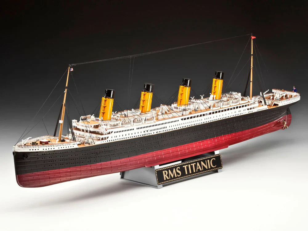 1:400 R.M.S. Titanic 100th Anniversary Gift Set