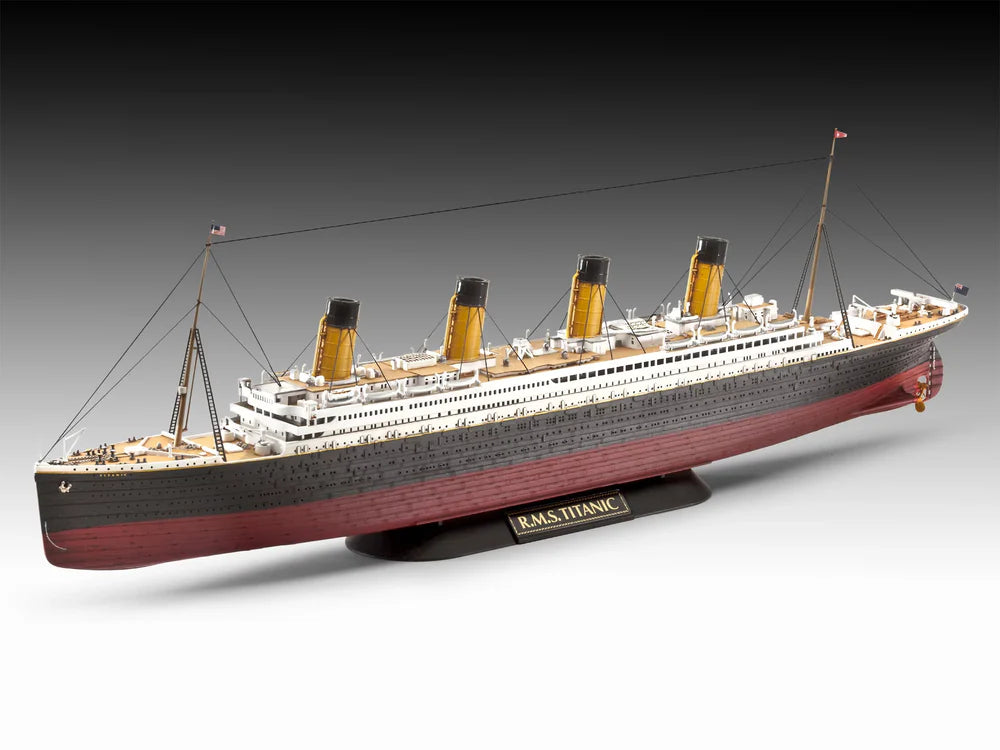 1:700 & 1:1200 R.M.S. Titanic - Gift Set