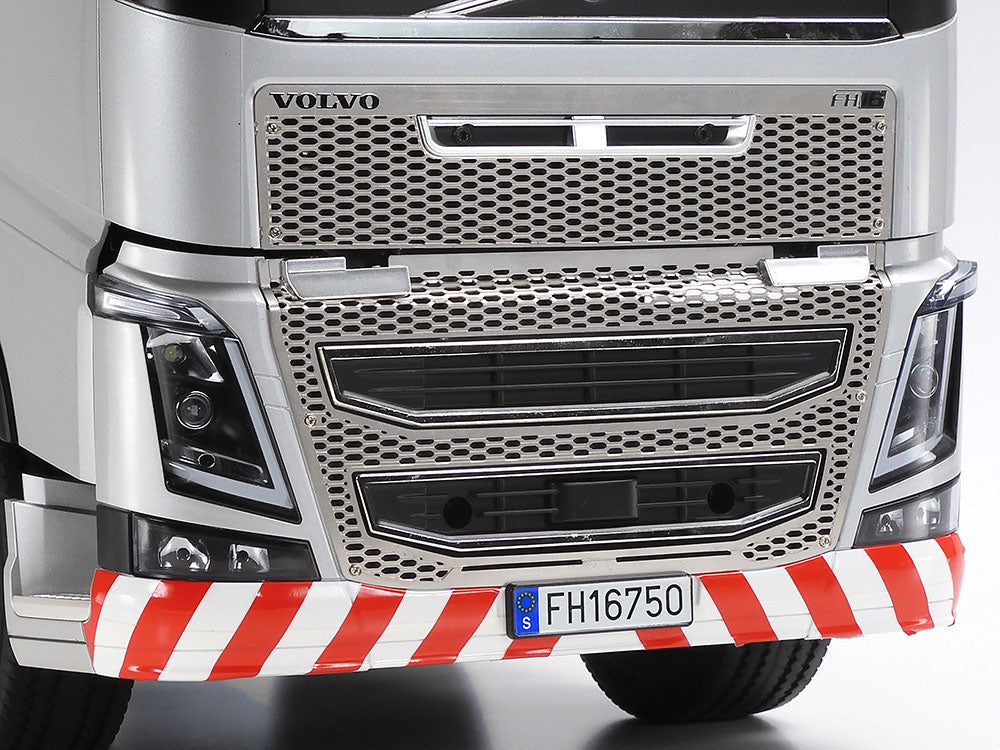 VOLVO FH16 GLOBETROTTER TOW TRUCK TAM47528 KIT SILVER EDITION