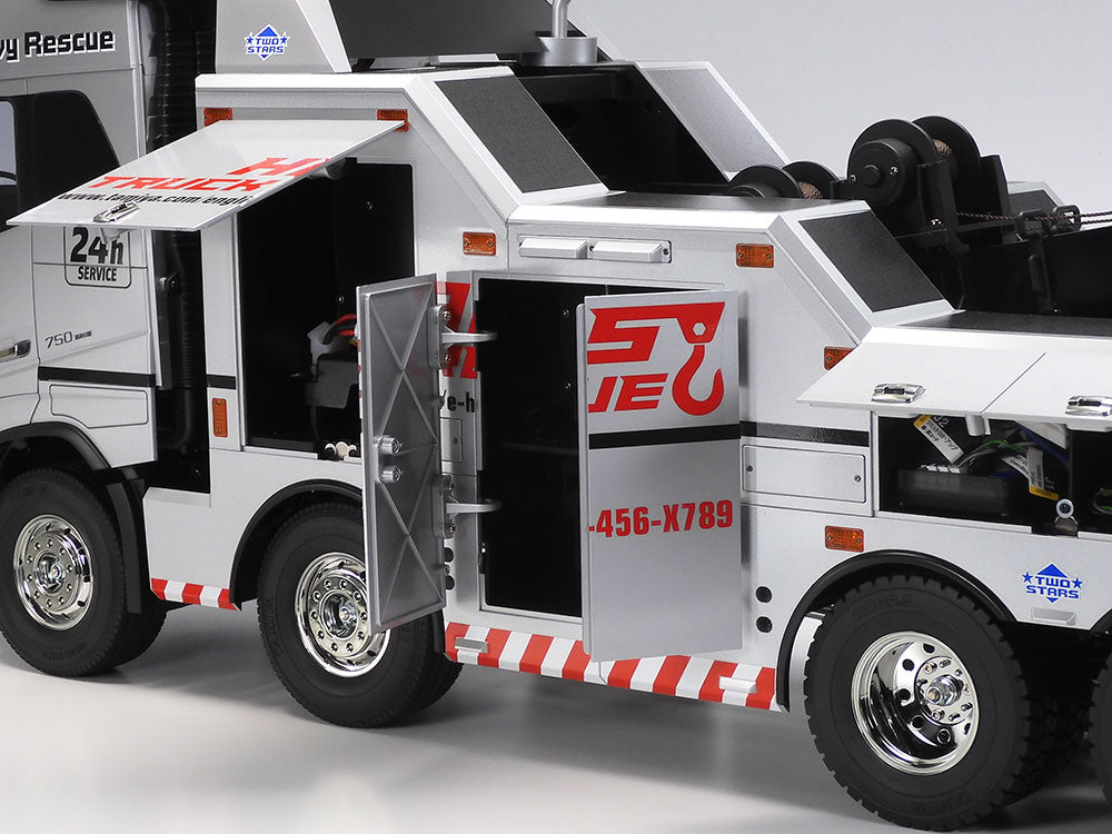 VOLVO FH16 GLOBETROTTER TOW TRUCK TAM47528 KIT SILVER EDITION
