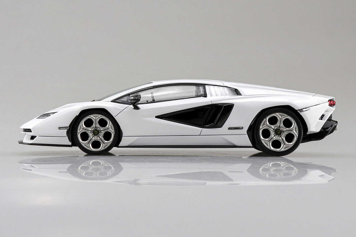 1/32 SNAP KIT Lamborghini Countach LPI 800-4(White)