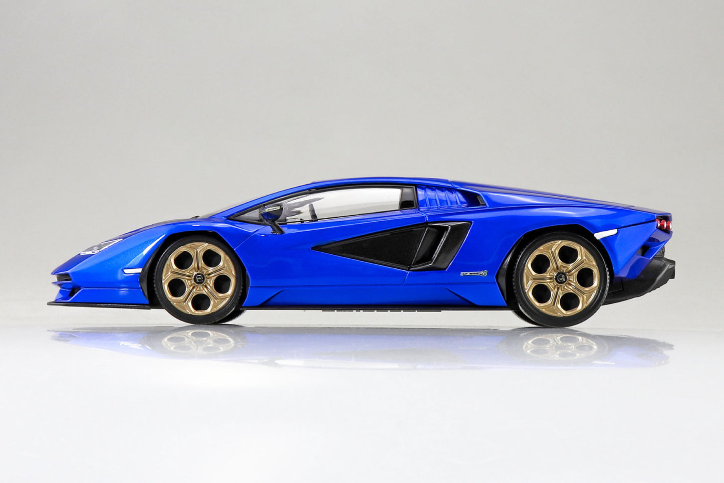 1/32 SNAP KIT Lamborghini Countach LPI 800-4(Metallic Blue)