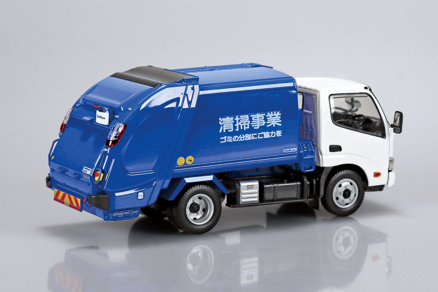 1/32 SNAP KIT Hino Dutro Garbage Truck