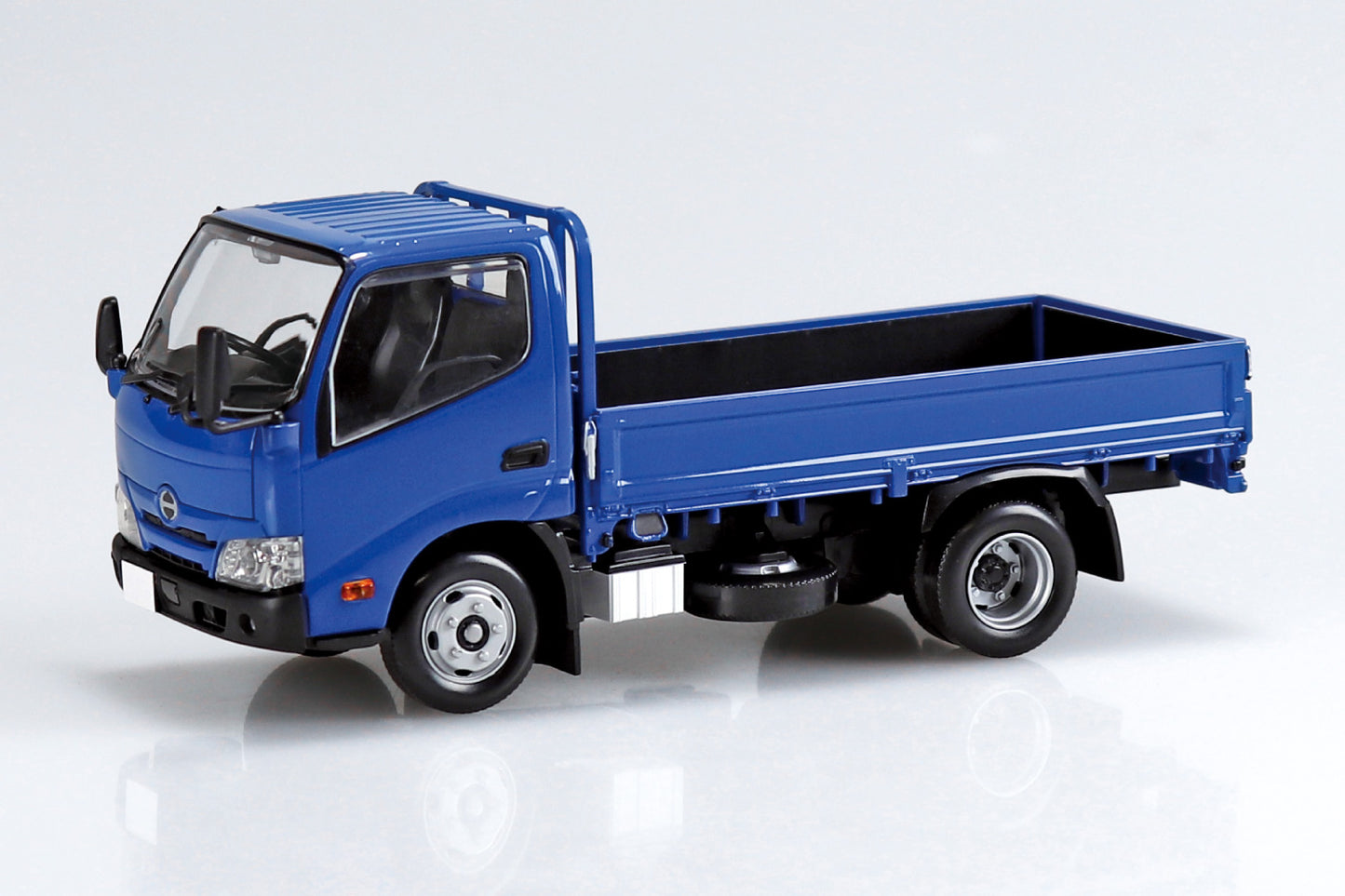 1/32 SNAP KIT Hino Dutro Truck (Blue)