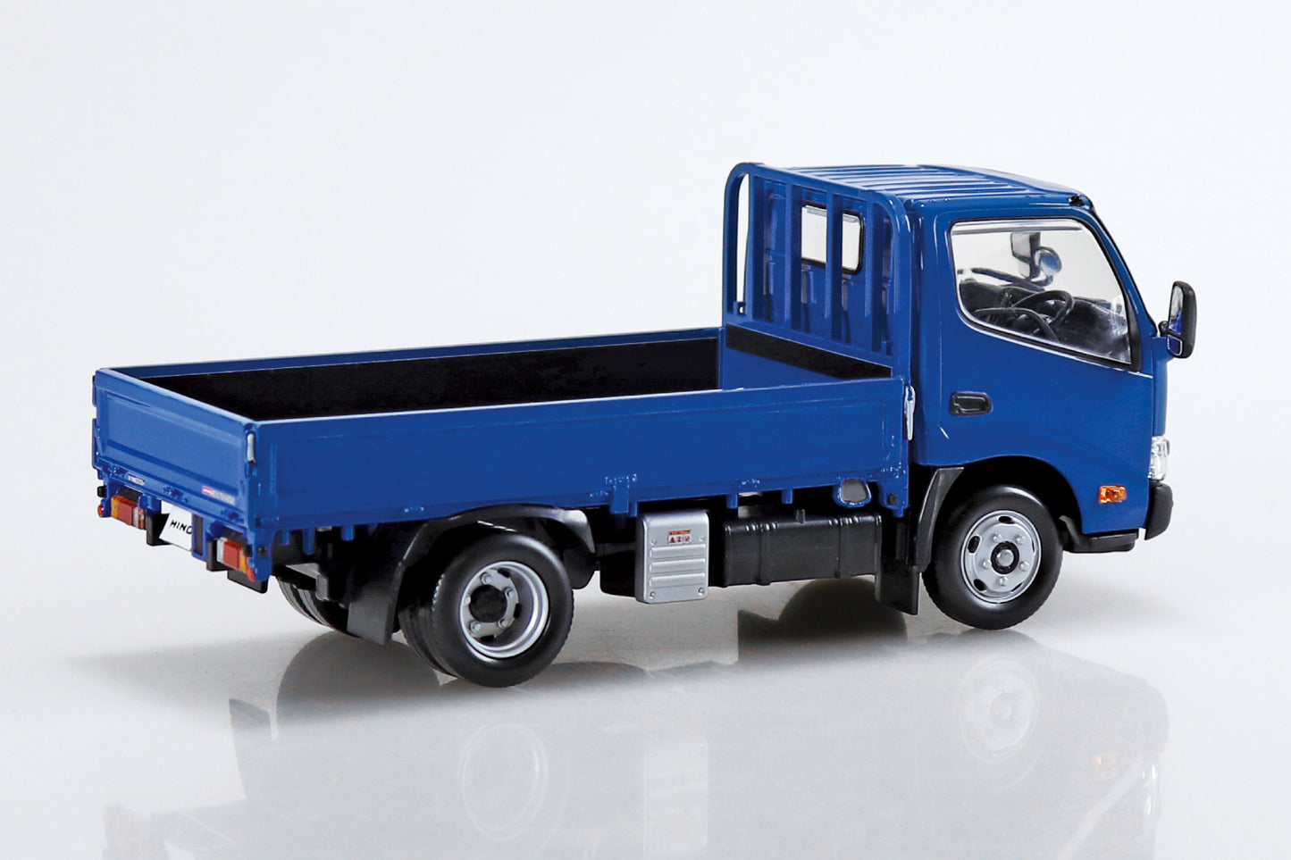 1/32 SNAP KIT Hino Dutro Truck (Blue)