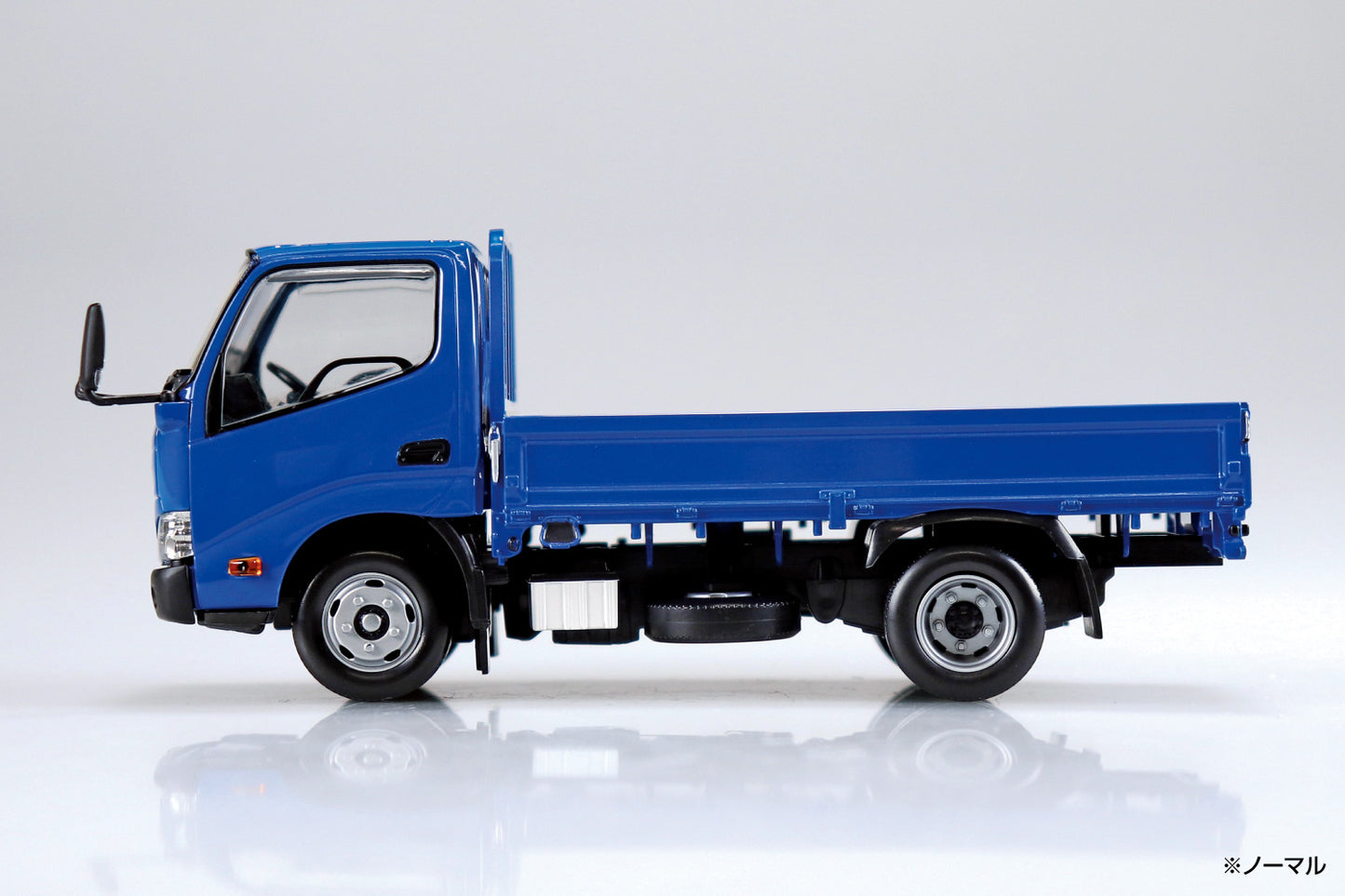 1/32 SNAP KIT Hino Dutro Truck (Blue)