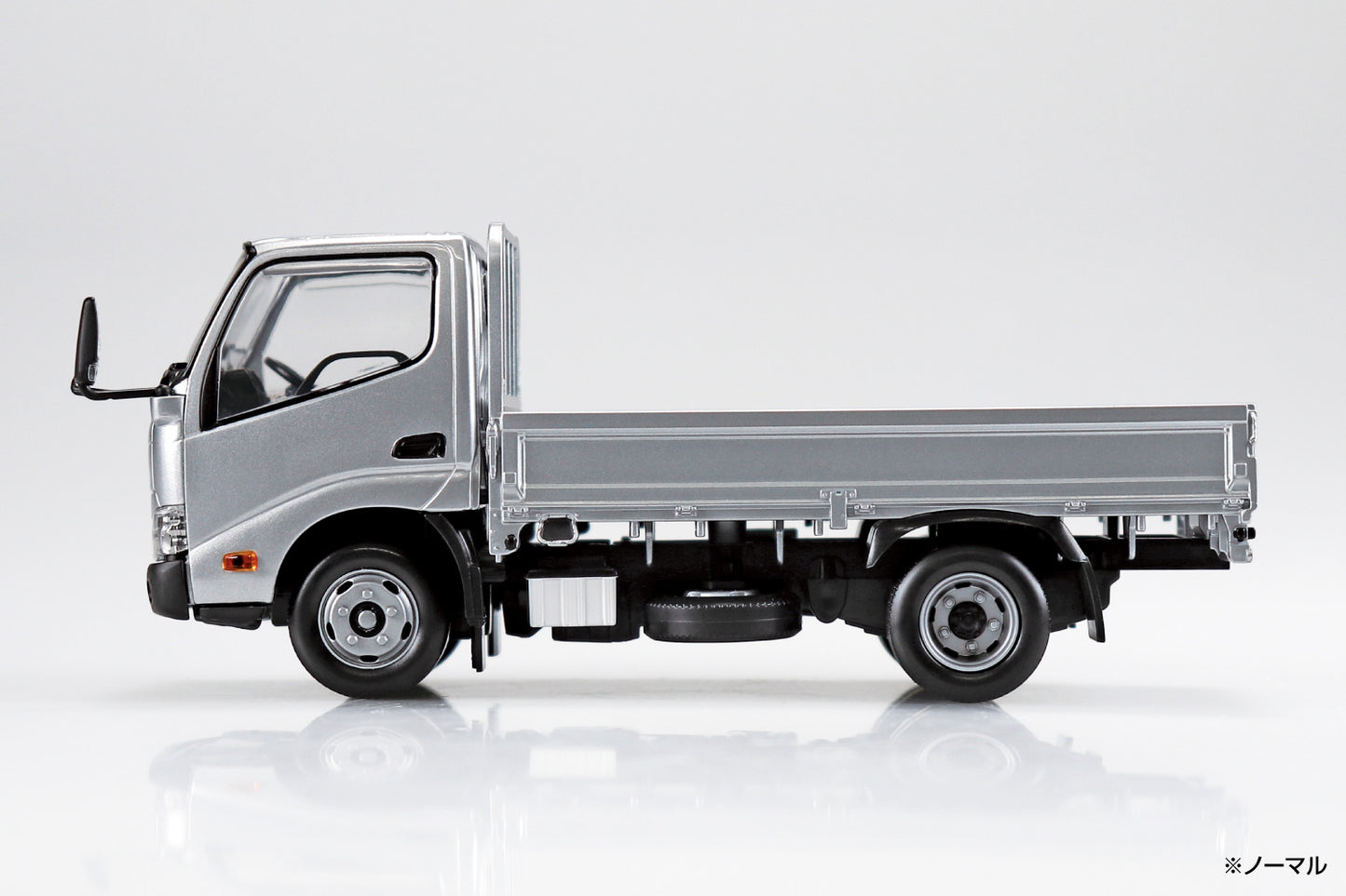 1/32 SNAP KIT Hino Dutro Truck (Sliver)