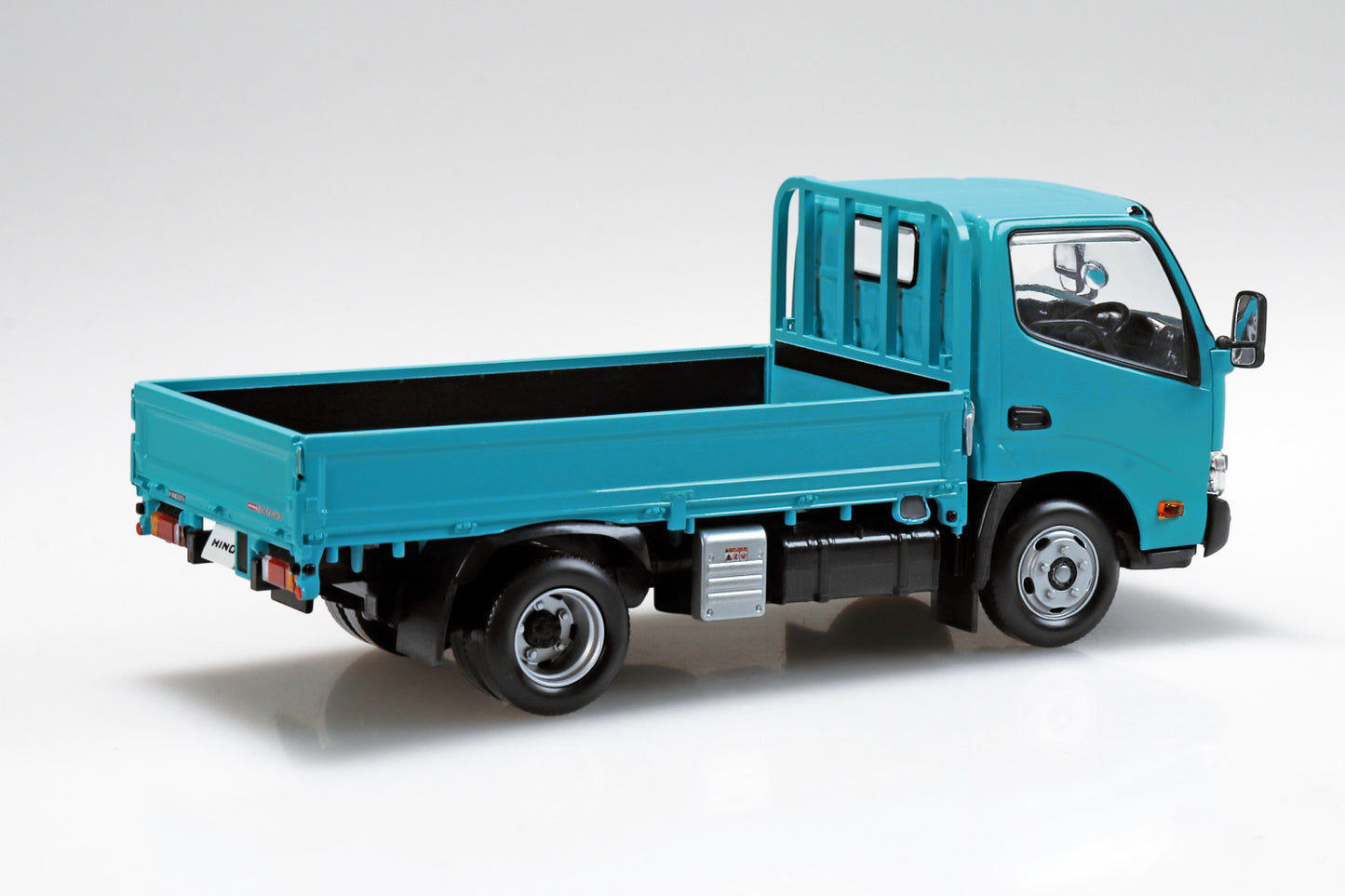 1/32 SNAP KIT Hino Dutro Truck (Turquoise)