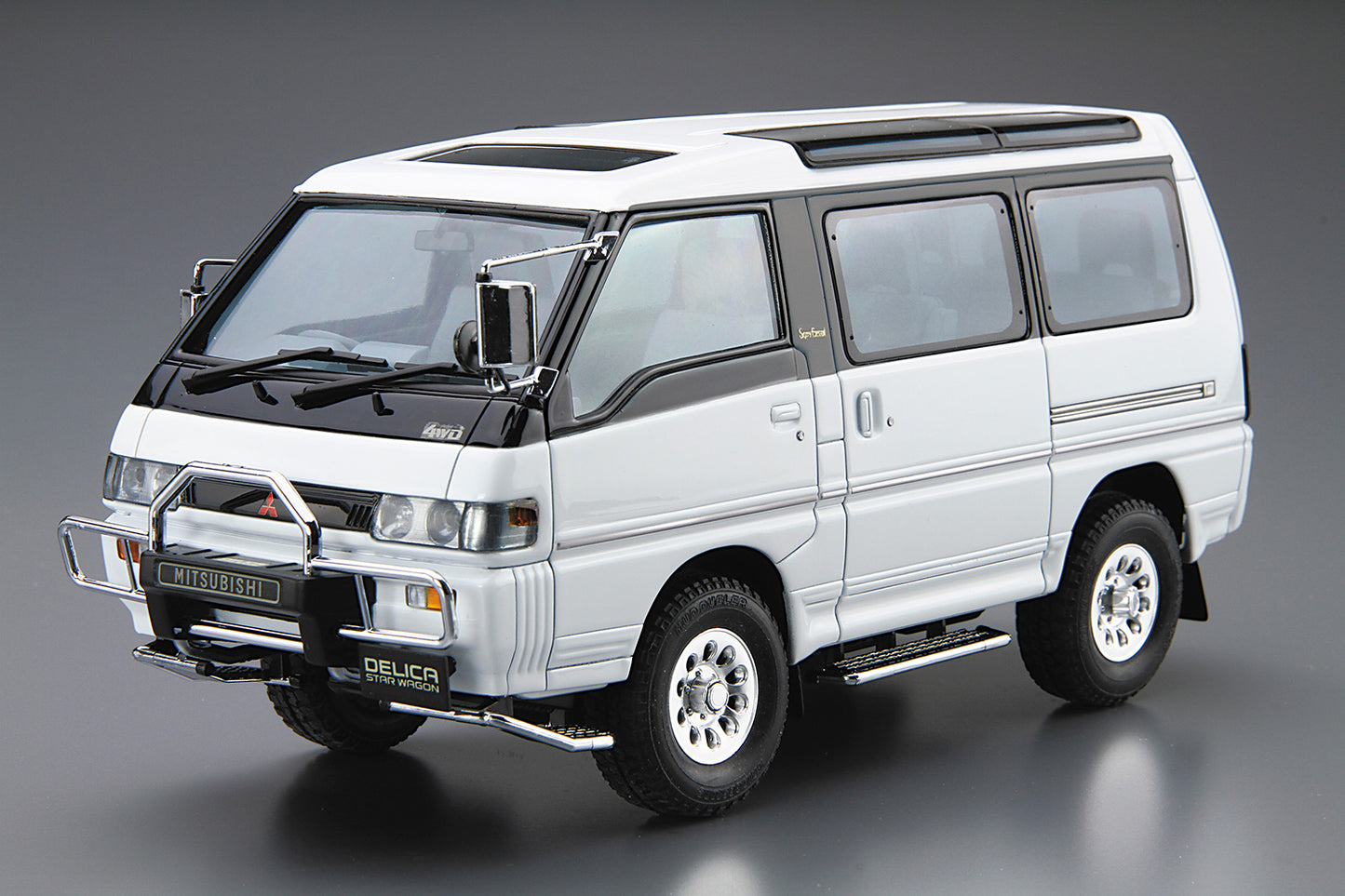 1/24 Mitsubishi P35W Delica Star Wagon '91 Stock