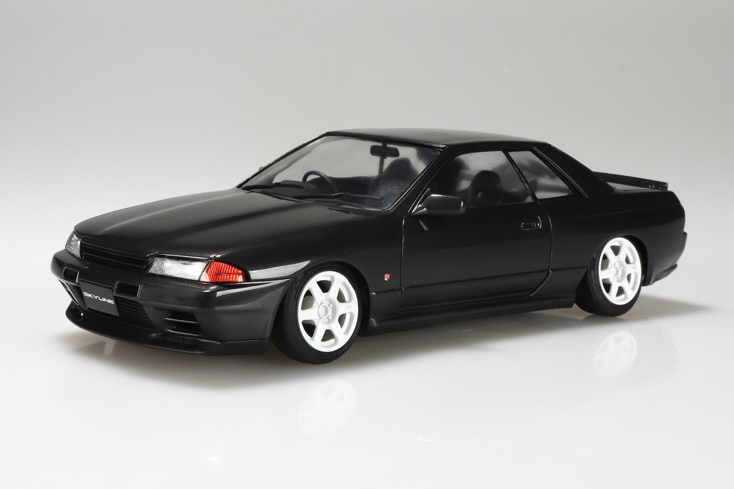 1/24 BNR32 SKYLINE GT-R '89 AIR SUSPENSION CUSTOM (NISSAN)