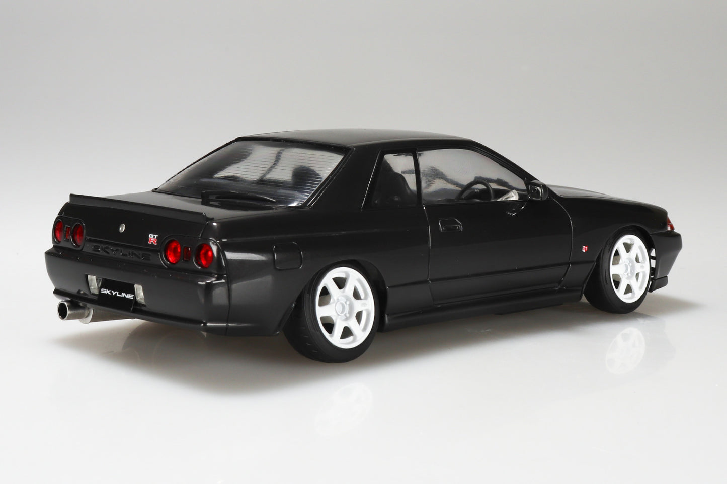 1/24 BNR32 SKYLINE GT-R '89 AIR SUSPENSION CUSTOM (NISSAN)