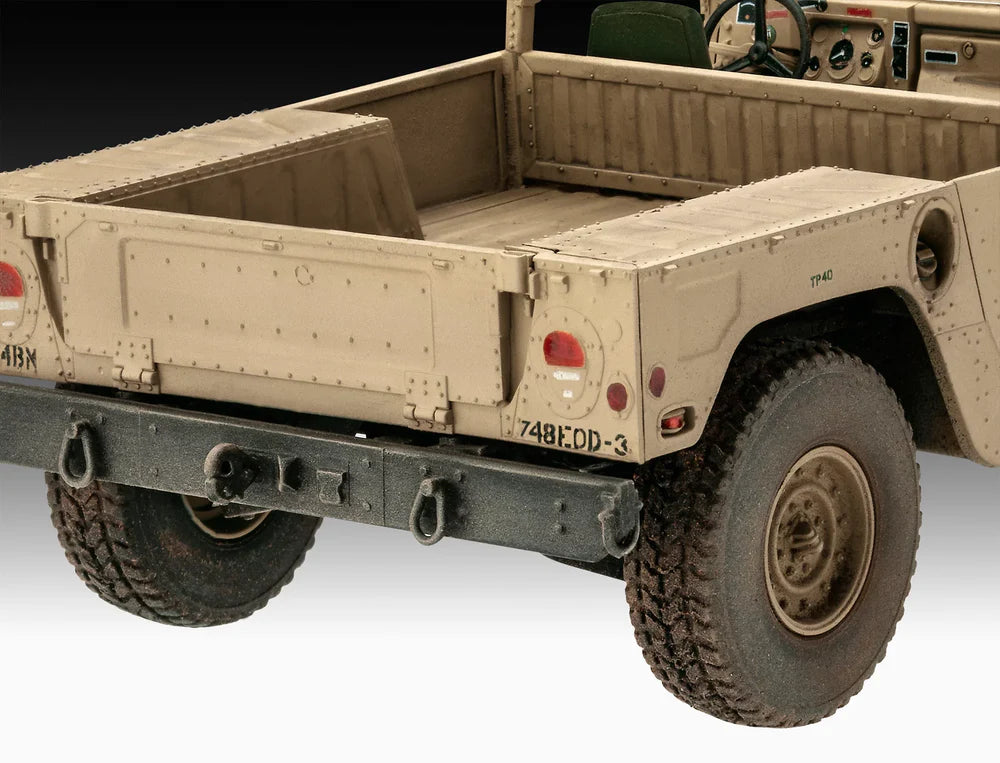 1:35 HMMWV M109 7A2
