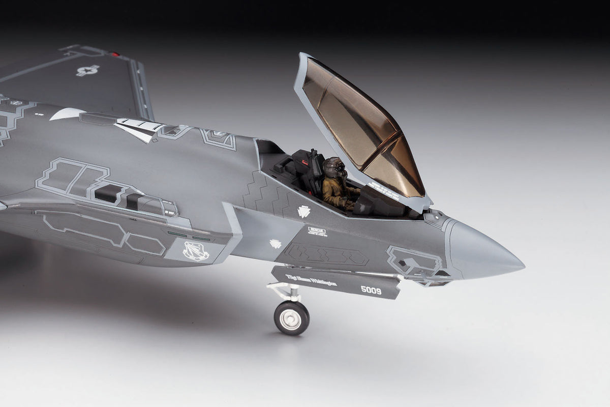 1/72 F-35A Lightning II E42