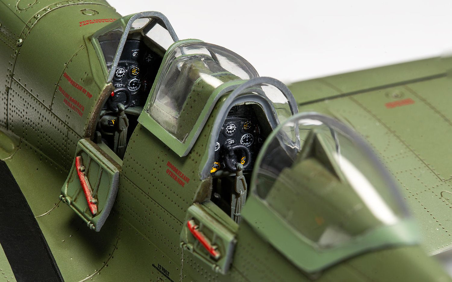 1:48 Supermarine Spitfire Tr.9