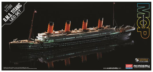 1/700 R.M.S. TITANIC + LED SET