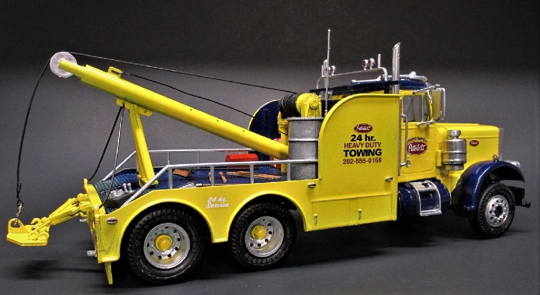1/25 Model Kit Peterbilt 359 Wrecker (Level 3)