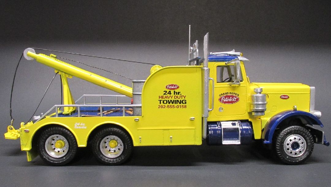 1/25 Model Kit Peterbilt 359 Wrecker (Level 3)