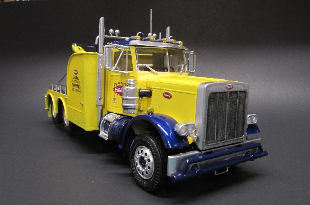 1/25 Model Kit Peterbilt 359 Wrecker (Level 3)