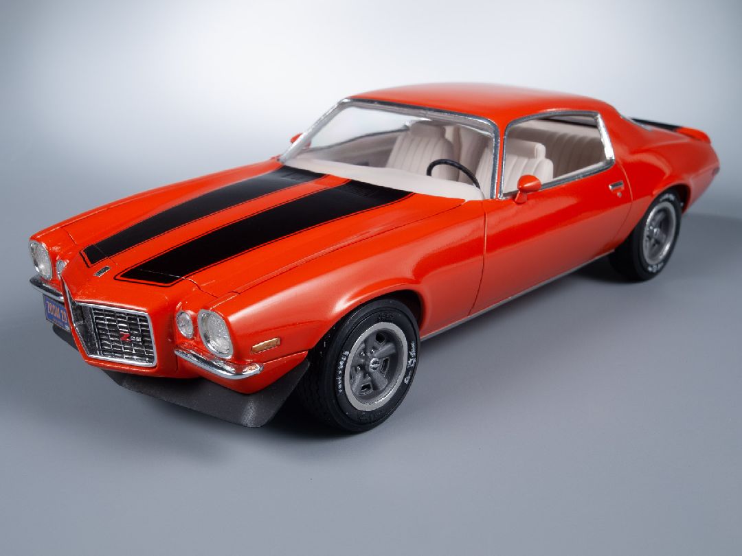 1/25 1970 1/2 Chevy Camaro Z/28 Molded in Orange, Clear, Transparent Red 1/25 Model Kit