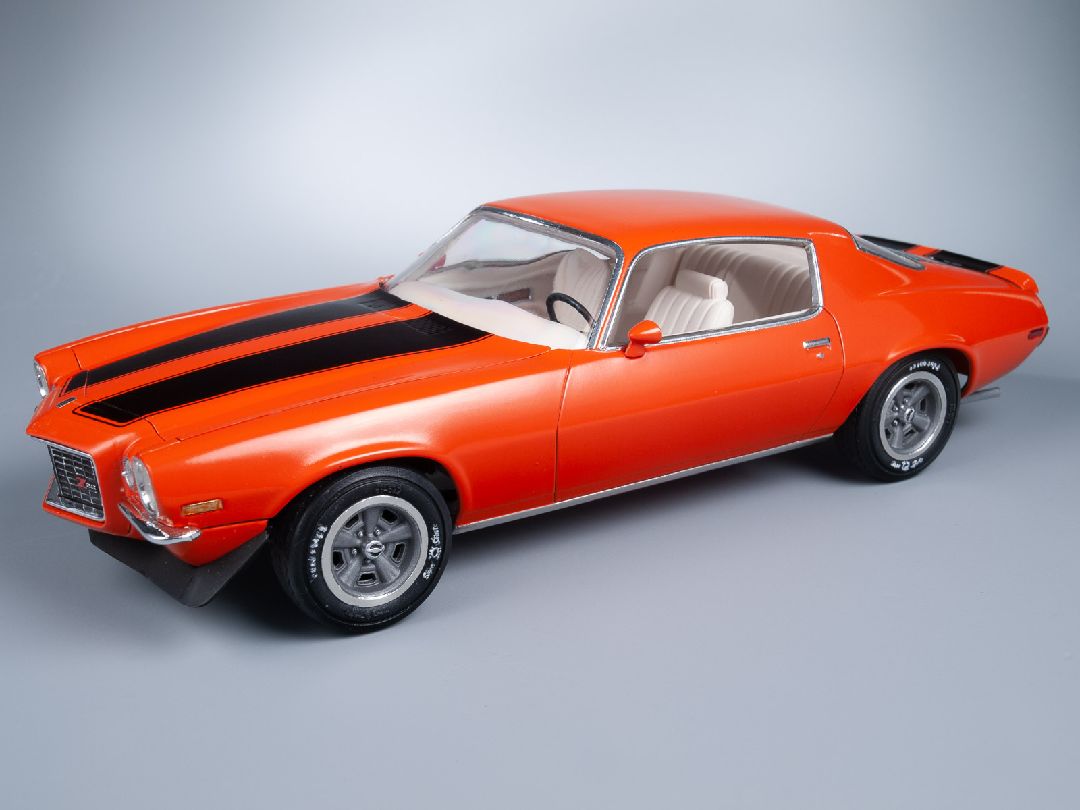 1/25 1970 1/2 Chevy Camaro Z/28 Molded in Orange, Clear, Transparent Red 1/25 Model Kit