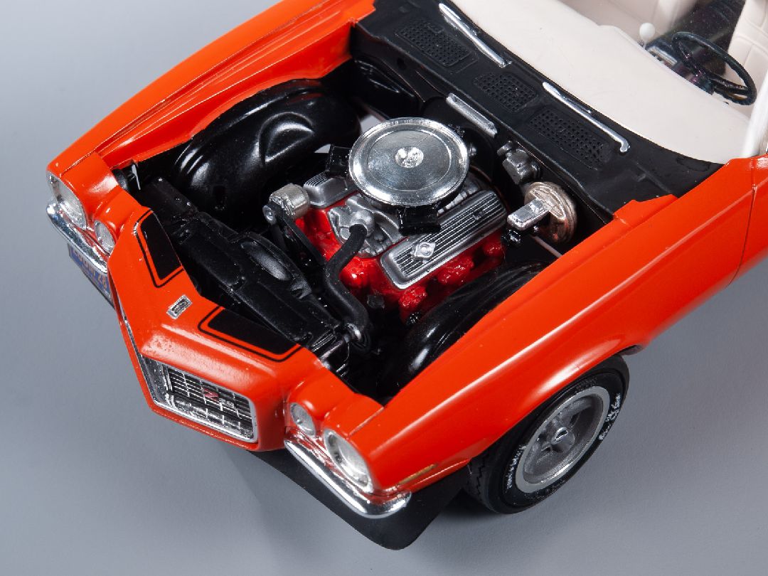 1/25 1970 1/2 Chevy Camaro Z/28 Molded in Orange, Clear, Transparent Red 1/25 Model Kit