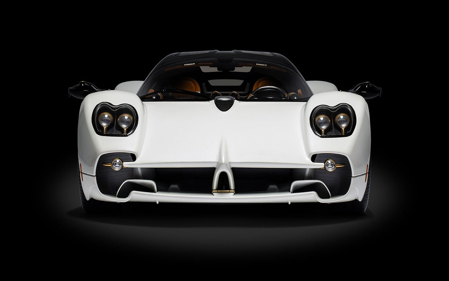 Pagani Utopia Coupé - Bianco Perla - 1:8 Scale DIECAST KIT